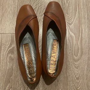 Hispanitas brown flats size 39 (US 8.5) Barely worn!